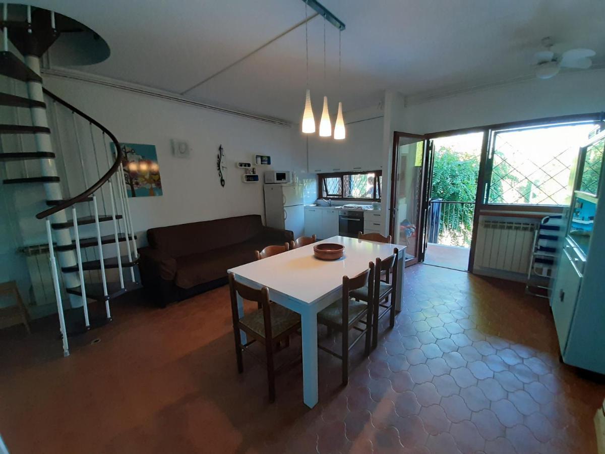 Appartamento Genziana - Con Vista Piscina E Garage 시르미오네 외부 사진